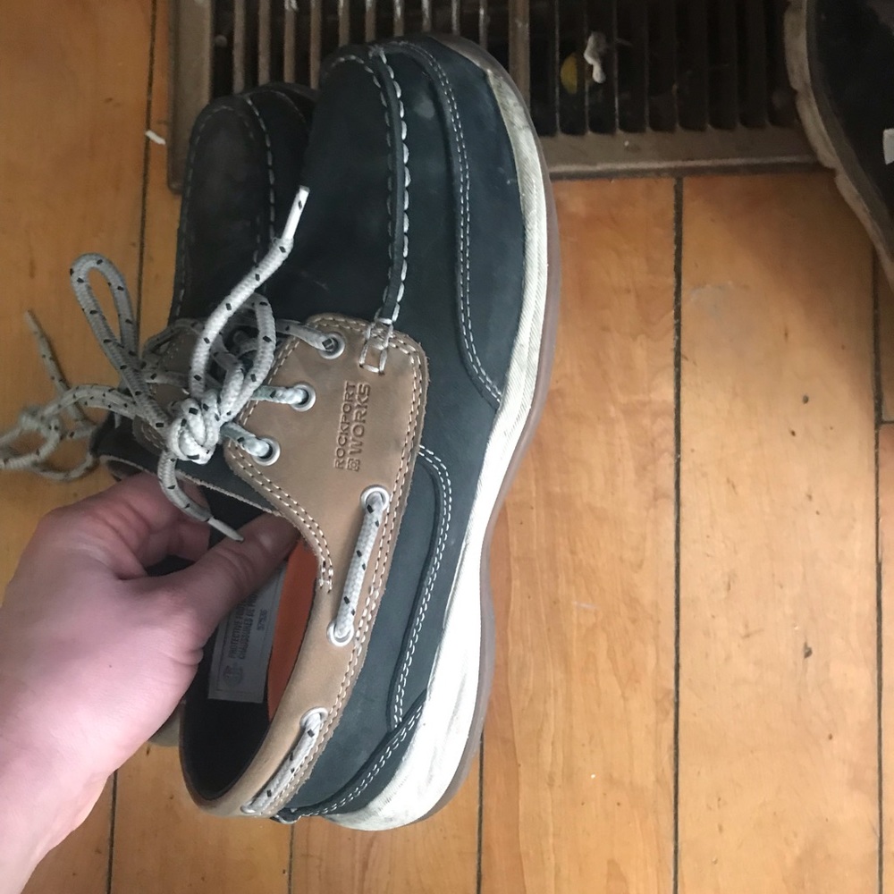 Women’s steel toe shoe